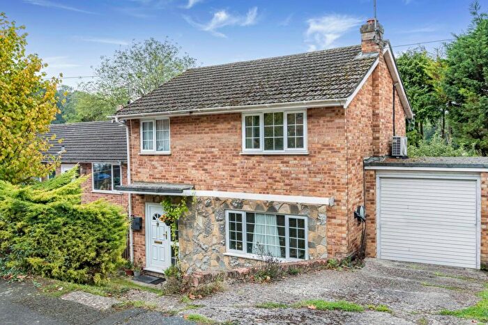 3 Bedroom Link Detached House For Sale In Stewarts Way, Marlow, SL7