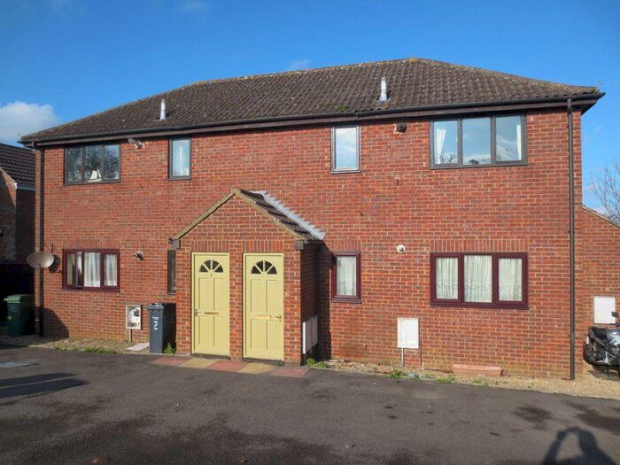 1 Bedroom Flat To Rent In Stratton Court, Purton, SN5