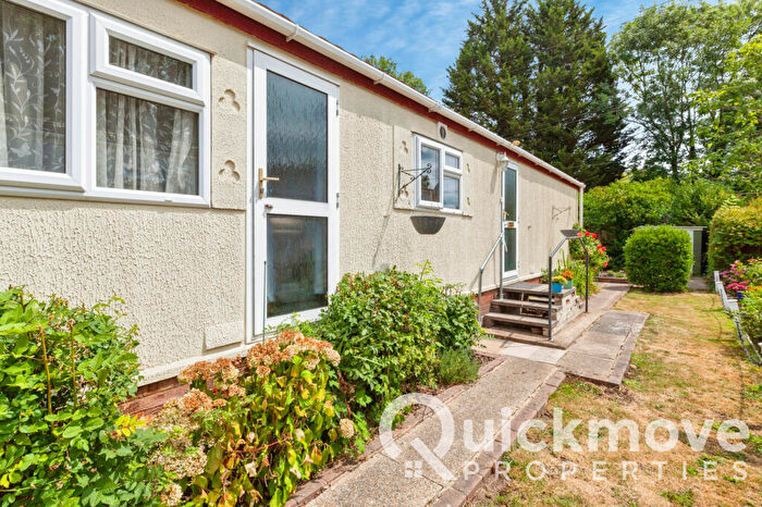 2 Bedroom Park Home For Sale In Windsor, Berkshire, SL4