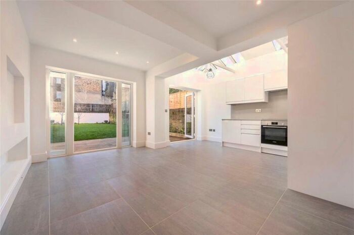 2 Bedroom Flat To Rent In Saltram Crescent, London, W9