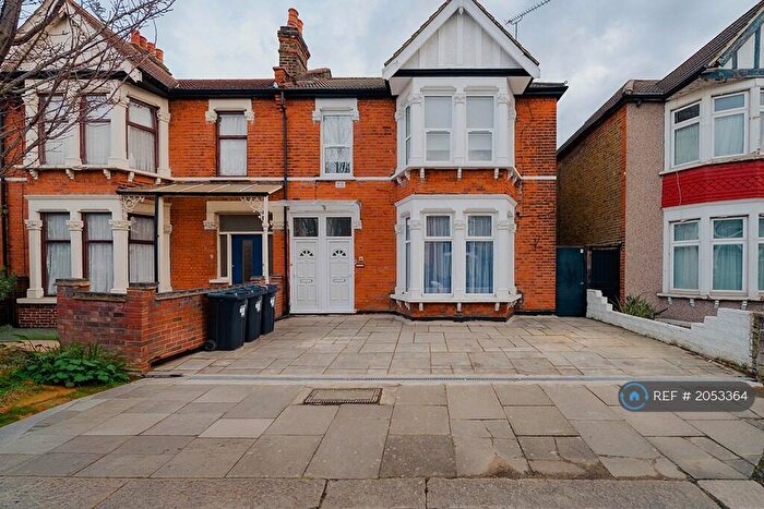 2 Bedroom Flat To Rent In Kimberley Avenue, Ilford, IG2