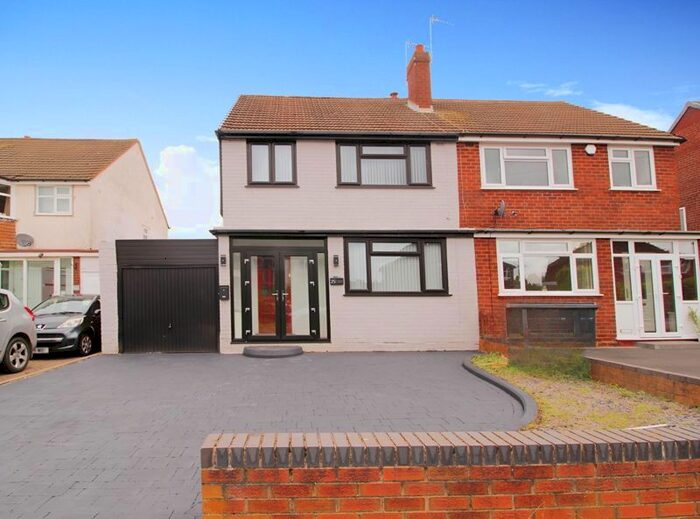 3 Bedroom Semi-Detached House To Rent In Cliveden Avenue, Aldridge, Walsall, WS9