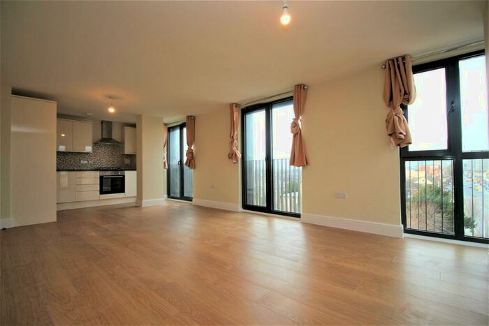 3 Bedroom Apartment To Rent In (th Floor Flat) Charter House, High Road, Ilford, IG1