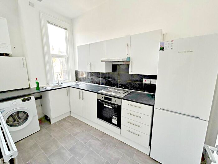 3 Bedroom Flat To Rent In Fairlight Avenue, Harlesden, NW10