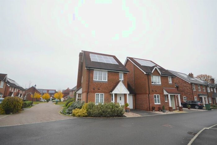 3 Bedroom Semi-Detached House To Rent In Hawthorn Way, Billingshurst, RH14