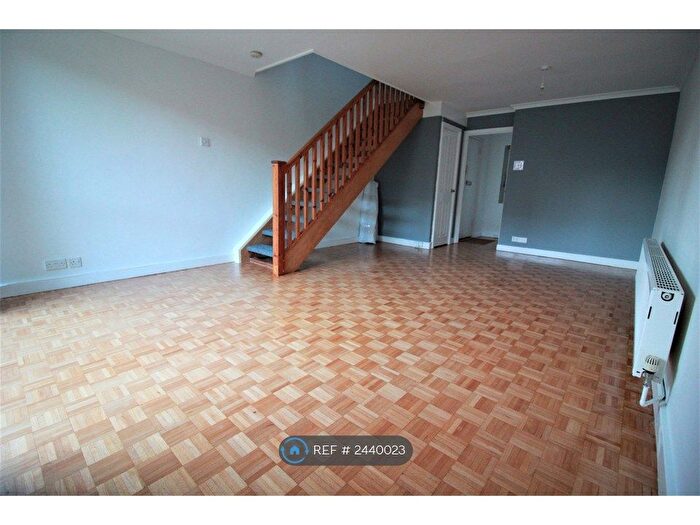 2 Bedroom Flat To Rent In Hersham Road, Walton On Thames, KT12