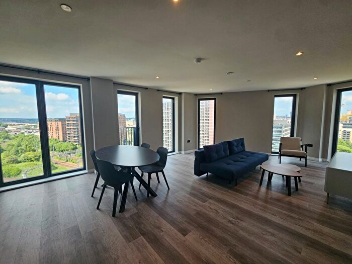 2 Bedroom Flat To Rent In Springwell Gardens, Whitehall Road, Leeds, LS12