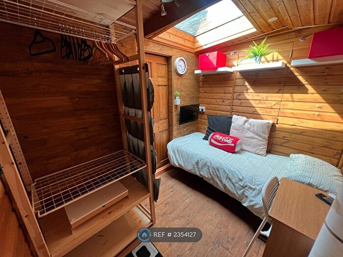 Studio To Rent In Alder Grove, London, NW2