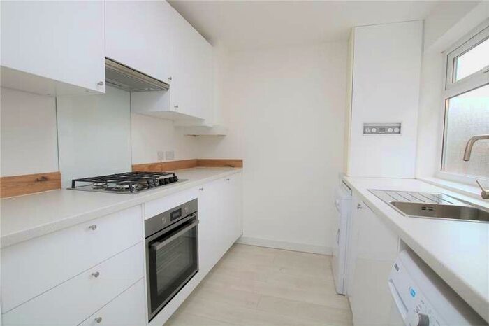 1 Bedroom Flat To Rent In Reading Road, Winnersh, Wokingham, RG41