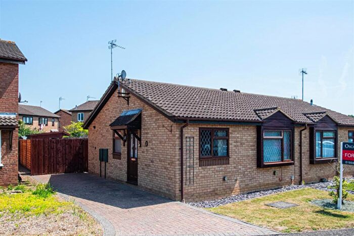 2 Bedroom Bungalow For Sale In Coniston Close, Wellingborough, NN8