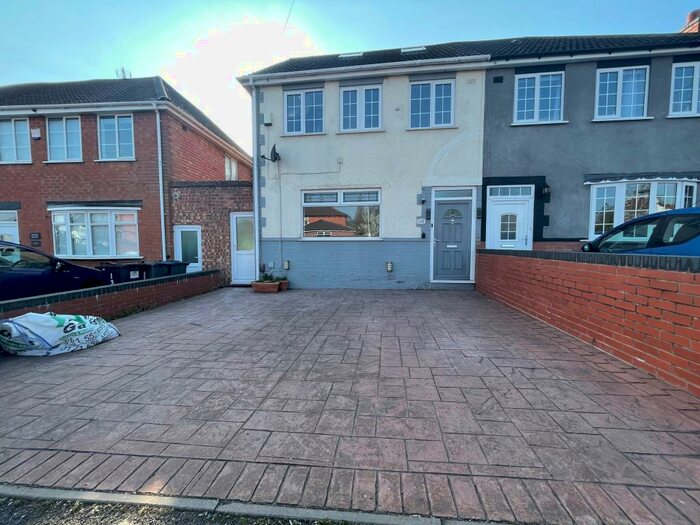 4 Bedroom House To Rent In Worlds End Lane, Quinton, Birmingham, B32