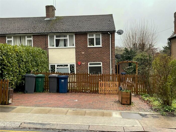 2 Bedroom Apartment To Rent In Bells Hill, Barnet, Herts, EN5