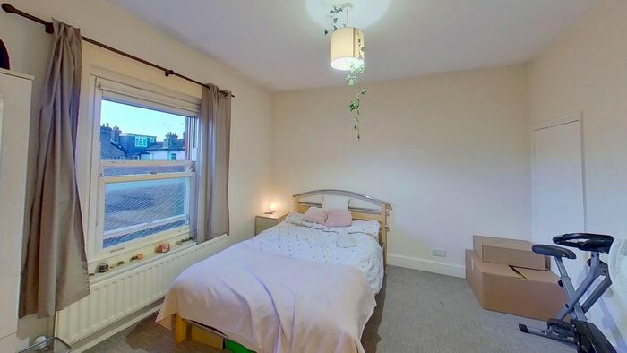 3 Bedroom Semi-Detached House To Rent In Eagle Road, Guildford, GU1