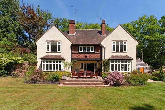 5 Bedroom Detached House For Sale In Reading Road North, Fleet, GU51