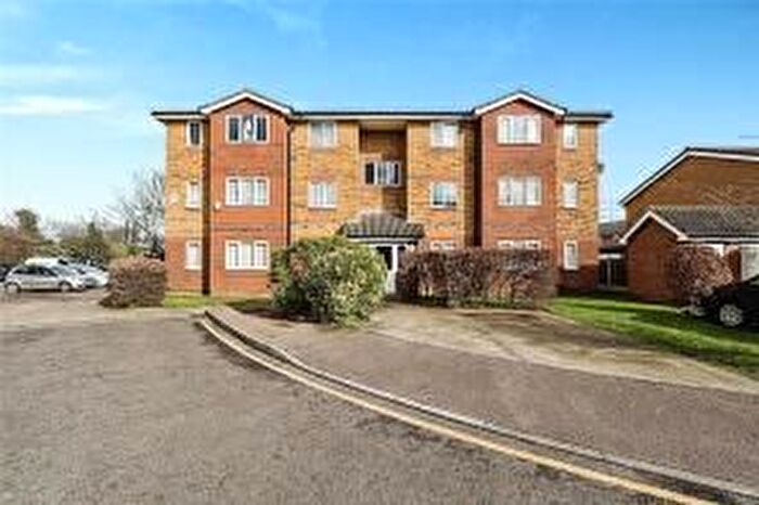 2 Bedroom Flat To Rent In Louis Court, Coopers Close, Dagenham, RM10