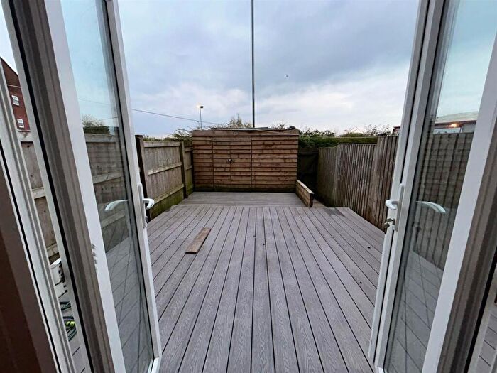 4 Bedroom Town House To Rent In Littlebrooke Close, Bolton, BL2