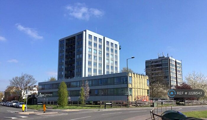 2 Bedroom Flat To Rent In Wellington Close, Walton-On-Thames, KT12