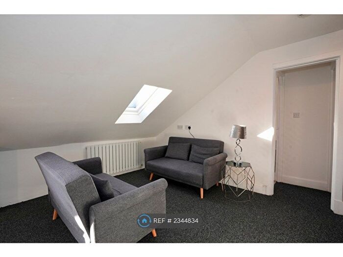 2 Bedroom Flat To Rent In Baker Street, Stirling, FK8