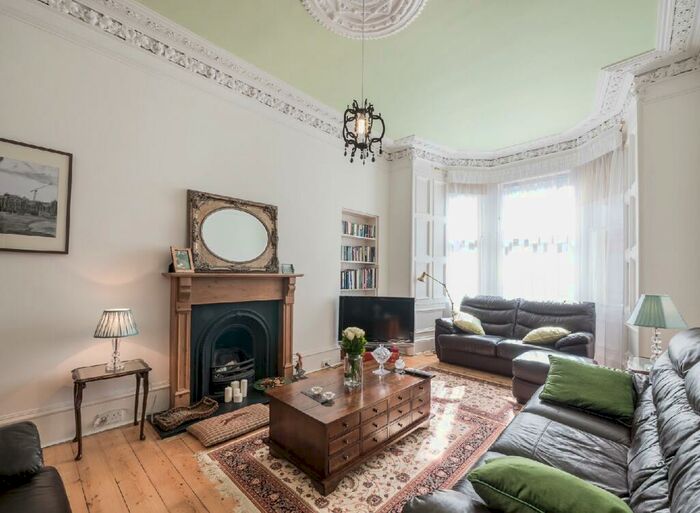 1 Bedroom Flat To Rent In Bruntsfield Avenue, Edinburgh, EH10