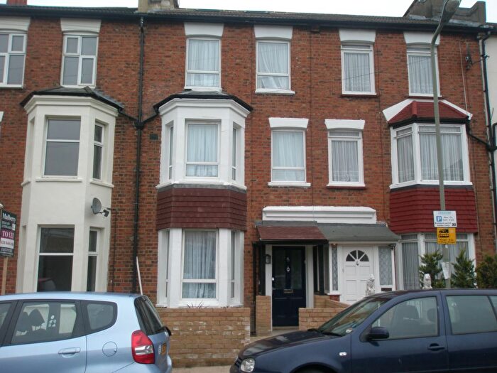 1 Bedroom Flat To Rent In Gruneisen Road, Finchley, N3