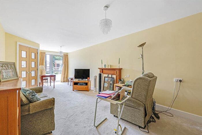 2 Bedroom Apartment For Sale In Fleet Road, Fleet, GU51