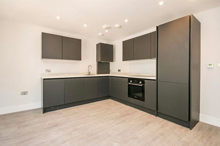2 Bedroom Flat To Rent In Holden Road, Finchley, London, N12