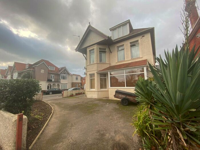 3 Bedroom Flat To Rent In Grand Avenue, Bournemouth, BH6