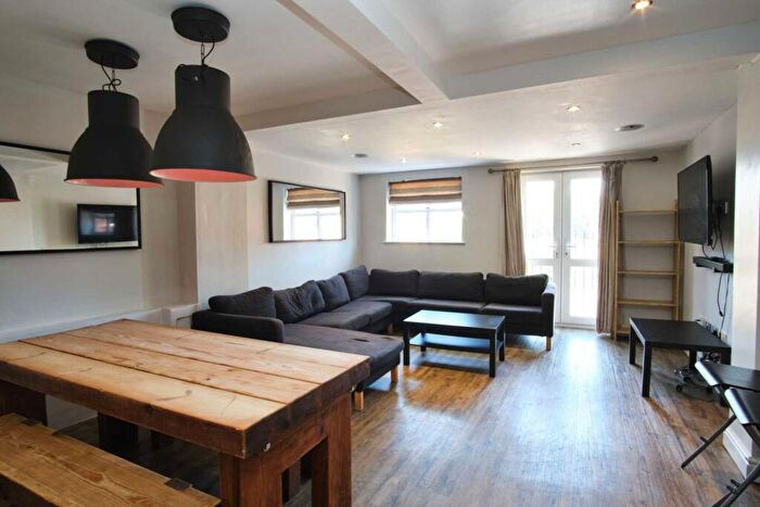 Semi Detached House To Rent In Ashby Road, Loughborough, LE11