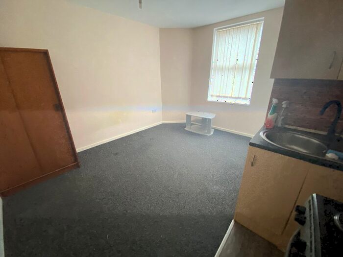 Studio To Rent In Vicarage Road, Oldbury, B68