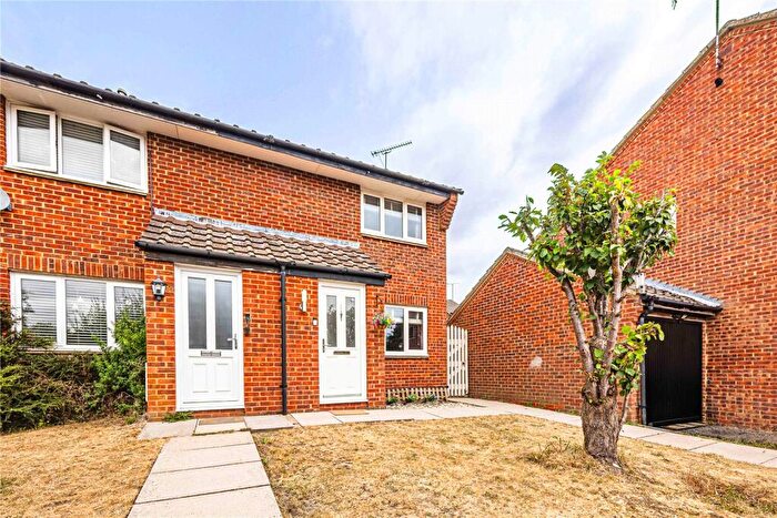 2 Bedroom End Of Terrace House For Sale In Becks Close, Markyate, St. Albans, Hertfordshire, AL3