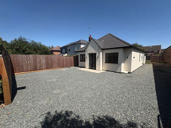 3 Bedroom Bungalow For Sale In London Road, Peterborough, PE7