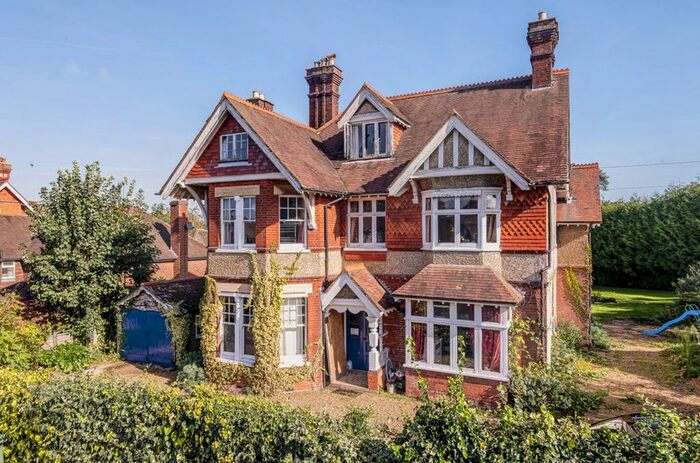 4 Bedroom Maisonette To Rent In Pit Farm Road, Guildford, GU1