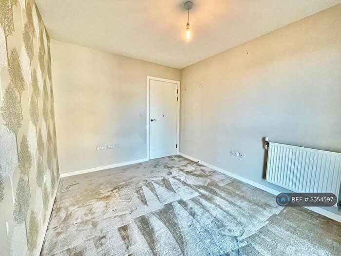 2 Bedroom Flat To Rent In Connersville Way, Croydon, CR0