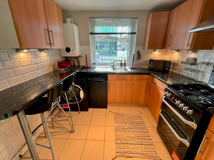 3 Bedroom Flat To Rent In Attneave Street, Lse, Ucl, Clerkenwell, West End, Farringdon, Kings Cross, Bloomsbury, London, WC1X