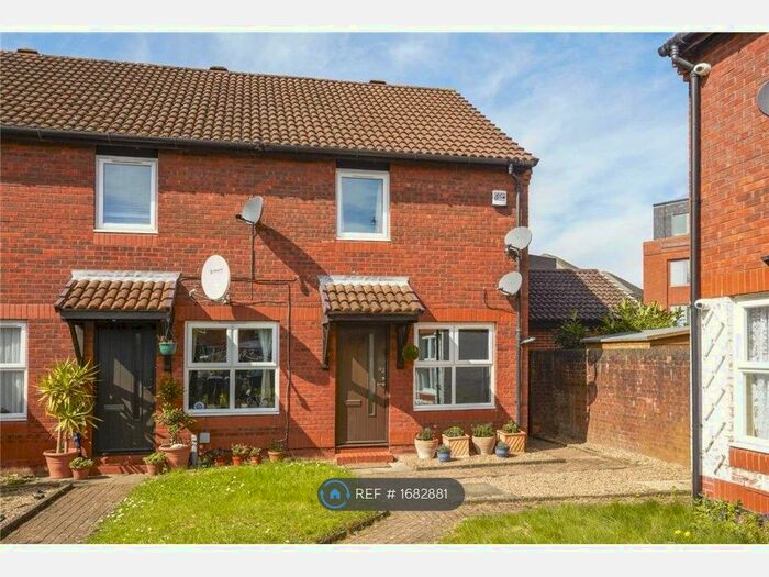 3 Bedroom End Of Terrace House To Rent In Hawthorne Place, Epsom, KT17