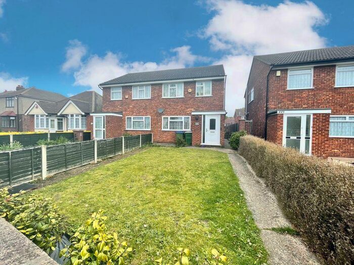 3 Bedroom Semi-Detached House To Rent In Blackfen Road Sidcup, DA15