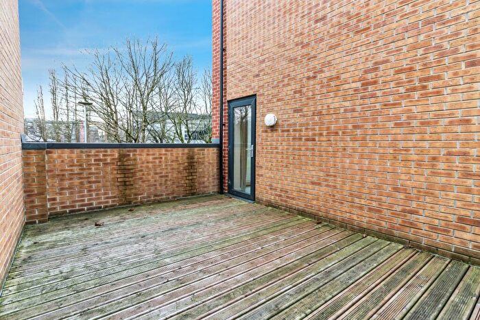 4 Bedroom Link Detached House To Rent In Mawson Road, Manchester, M13