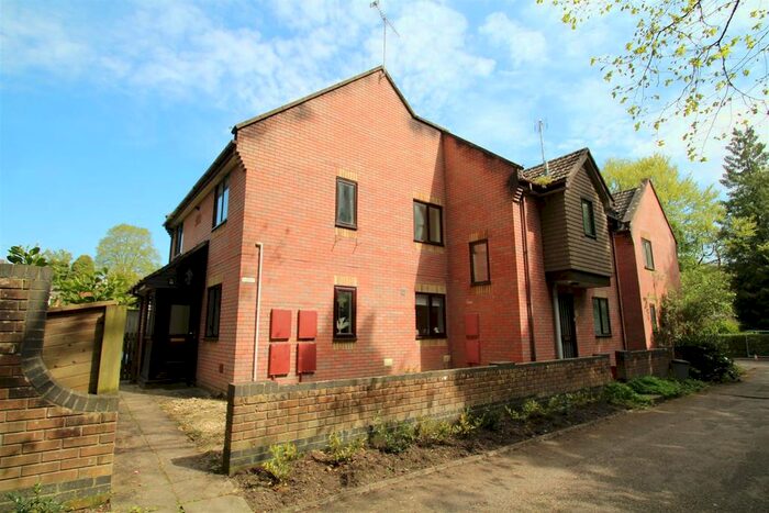 2 Bedroom Flat To Rent In Quarry Road, Swindon, SN1