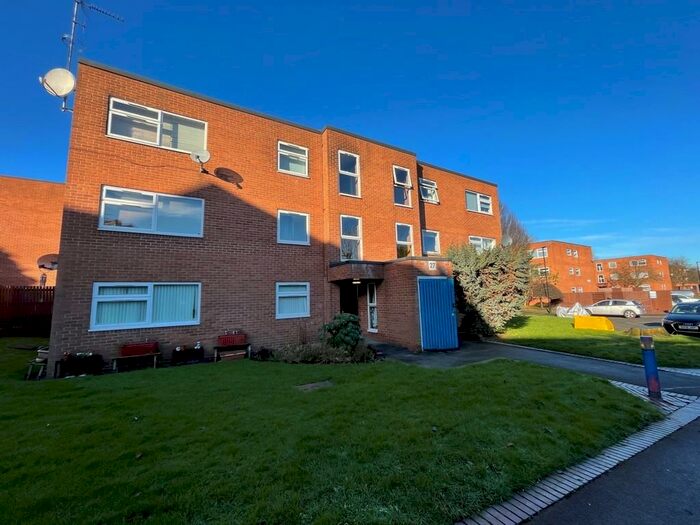 2 Bedroom Ground Flat To Rent In Chad Valley Close, Harborne, B17