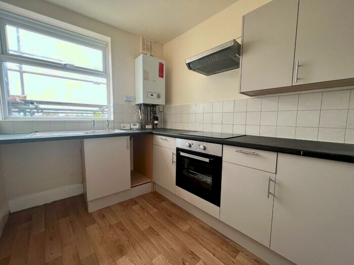 1 Bedroom Apartment To Rent In Castle Lane West, Bournemouth, Dorset, BH9