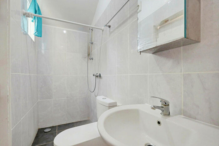 3 Bedroom Terraced House For Sale In Fairfax Drive, Westcliff-on-sea, SS0
