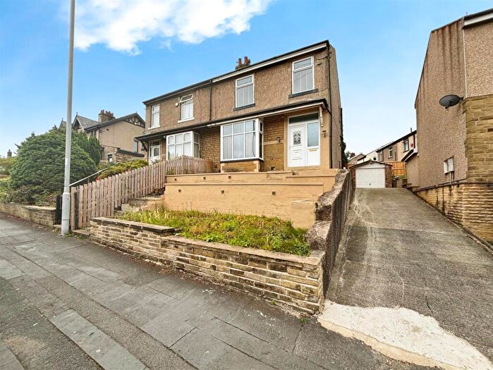 3 Bedroom Semi-Detached House For Sale In Lister Avenue, Bradford, BD4