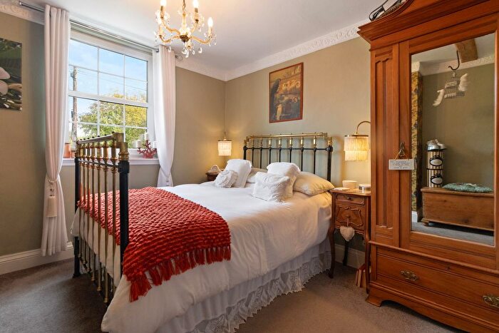 4 Bedroom Link Detached House For Sale In Upton-Upon-Severn, Worcester, WR8