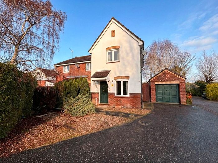 2 Bedroom Semi-Detached House To Rent In Broadgate, Norwich, NR8