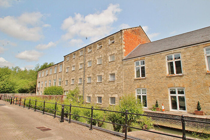 3 Bedroom Apartment For Sale In Woodford Mill, Witney, OX28