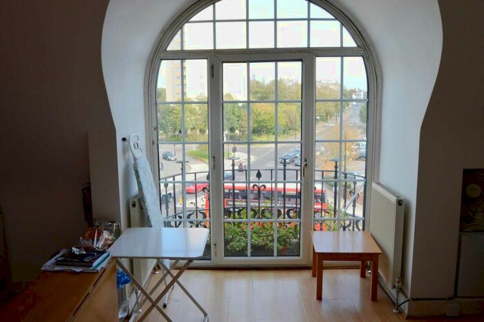 Studio To Rent In High Street, Acton, W3