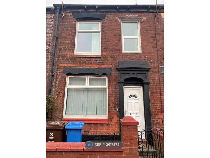 3 Bedroom Terraced House To Rent In Oldham Road, Royton, Oldham, OL2