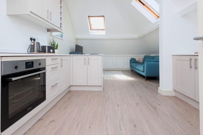 2 Bedroom Flat To Rent In Beechey Road, Bournemouth, BH8