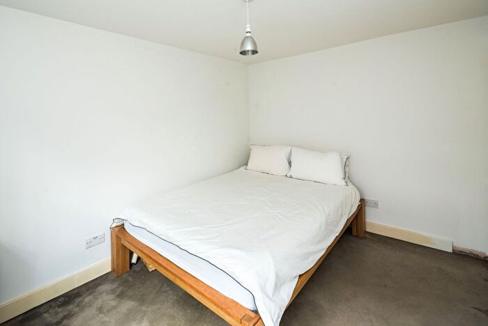 1 Bedroom Flat For Sale In New Cross Road, London, SE14