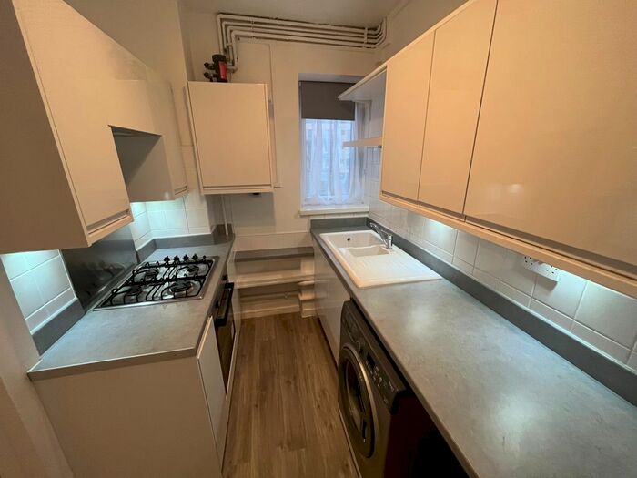 3 Bedroom Flat To Rent In Howard Road, London, N16